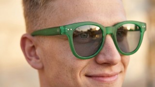 Izipizi Sun #N Green Генерирано изображение