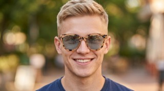 Izipizi Sun #N Light Tortoise Генерирано изображение